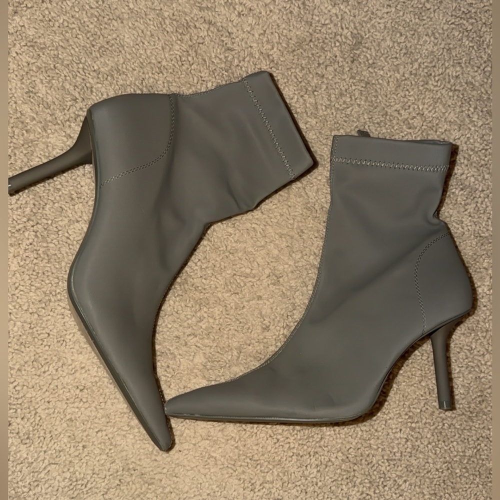 Chic Gray Stiletto Heeled Boots